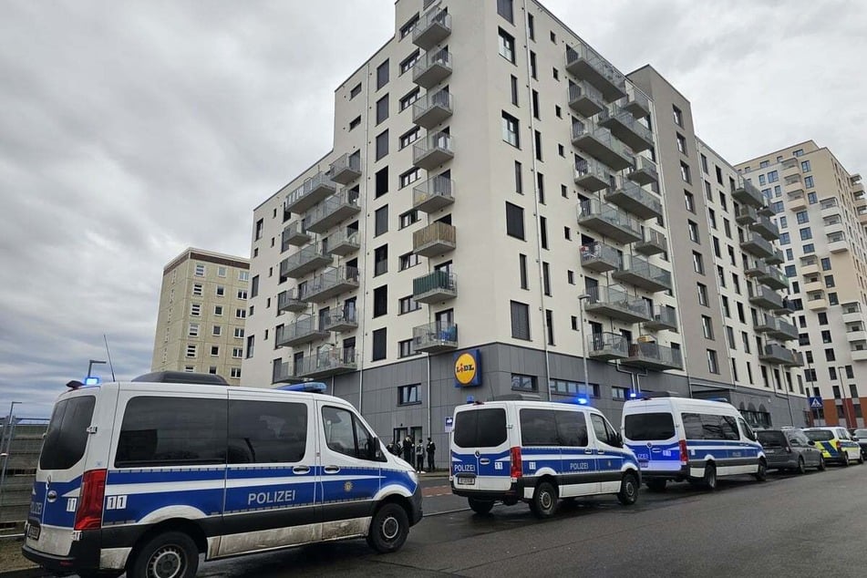 Der Mann stach nach dem Streit im Aufzug des Hauses in Marzahn zu.