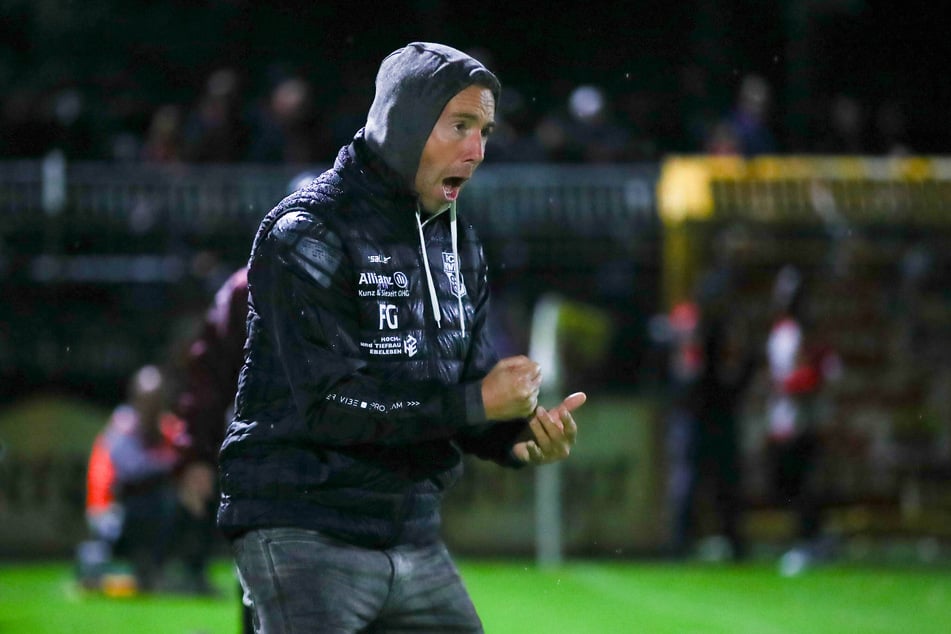 Erfurt-Coach Fabian Gerber (45) holte nach Abpfiff gegen das Schiedsrichtergespann zum Rundumschlag aus.