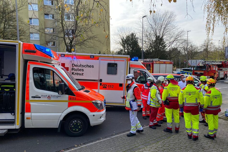 Ein brennendes Kinderspielzeug hat am Samstagvormittag einen Großeinsatz der Feuerwehr in Velbert ausgelöst.