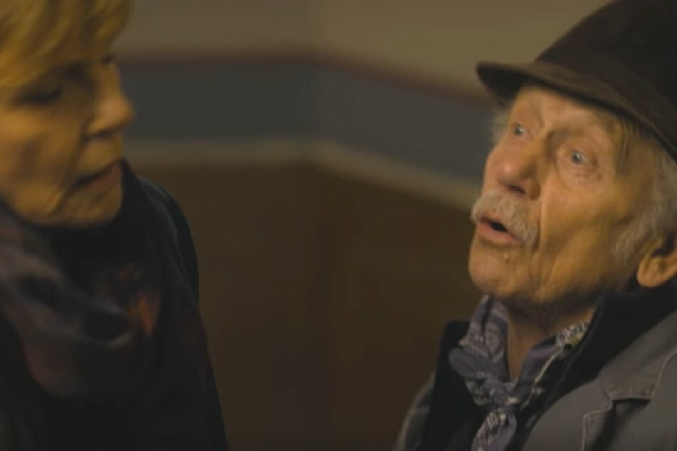 Ulrike Kriener (65) mit Tilo Prückner (†79) in seiner letzten Rolle - damals noch in Regensburg als Hausmeister Max.