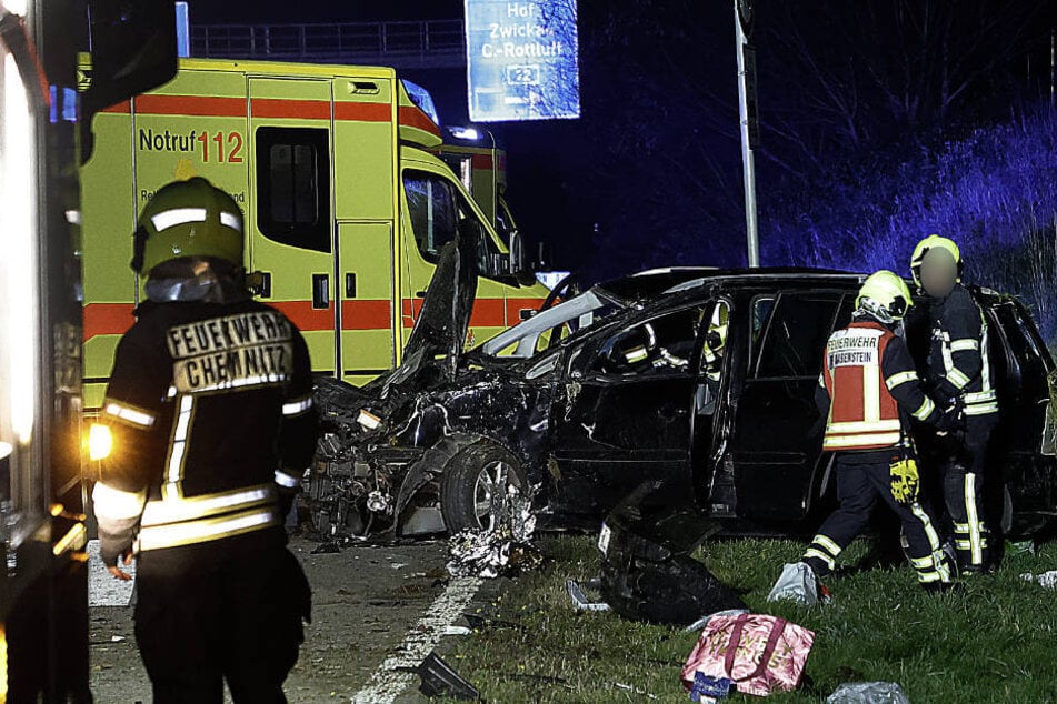 Unfall A4: Auto überschlägt sich auf A4 bei Chemnitz: Mehrere Verletzte, darunter ein Kleinkind