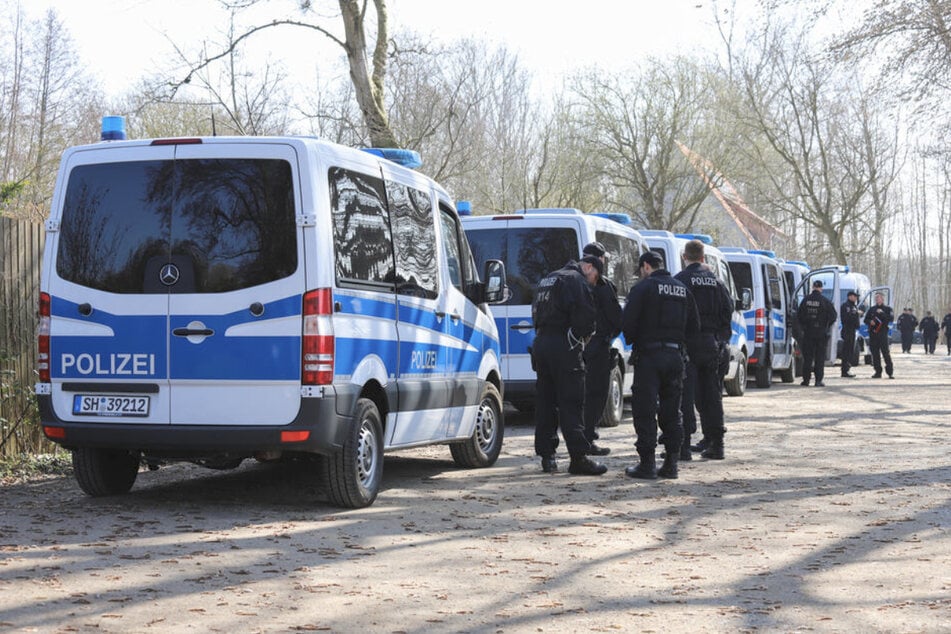 Trotz mehrerer Suchaktionen bleibt die Frau (44) bislang verschwunden.