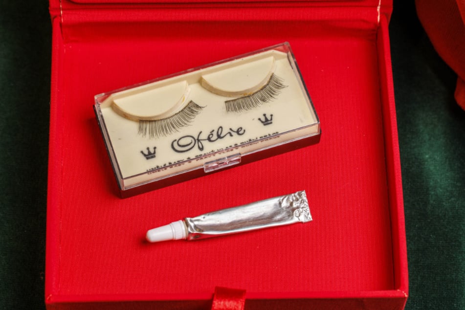 Neu in der Schau: die Wimpern der Königin.