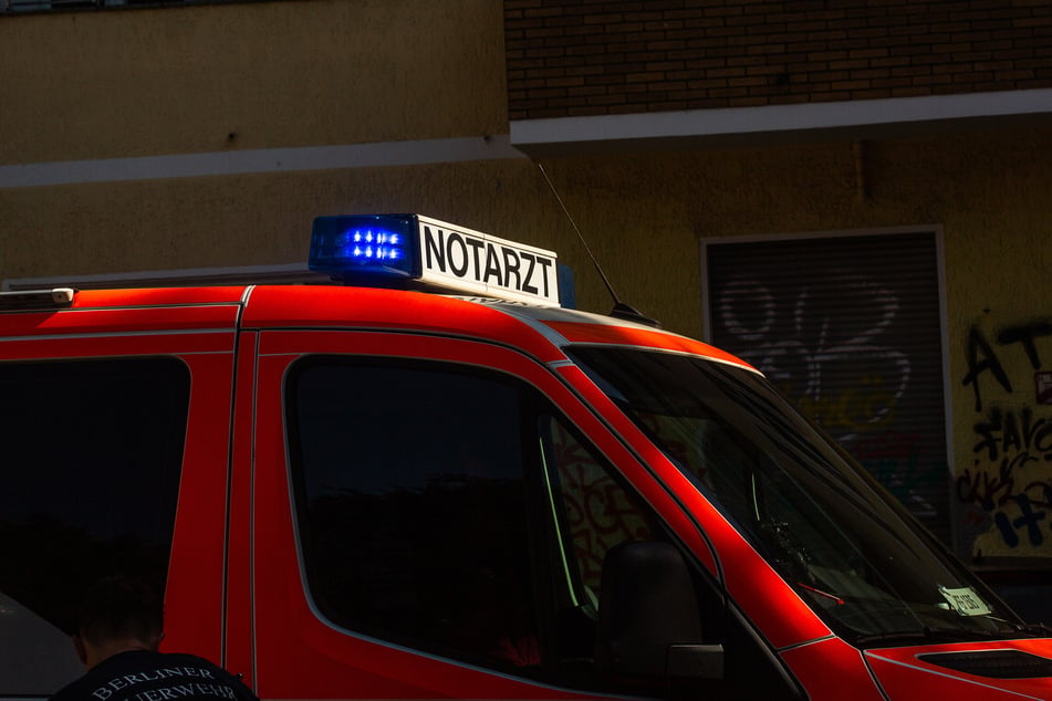 Motorradfahrerin flüchtet vor Polizei und stirbt nach Crash auf der A13