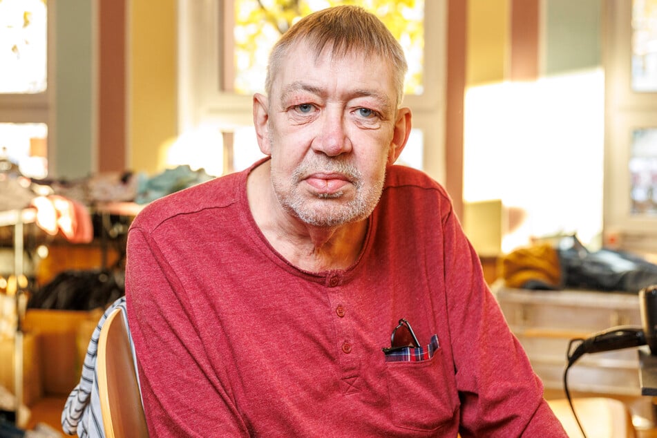 Glücklich! Matthias Kühn nach seinem Gratis-Haarschnitt durch die "Barber Angels".
