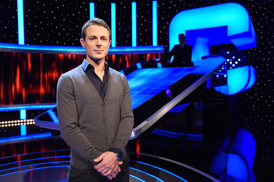 Seit 2012 gibt es die Quizshow "Gefragt -Gejagt". Die Moderation hat Alexander Bommes (44) inne.
