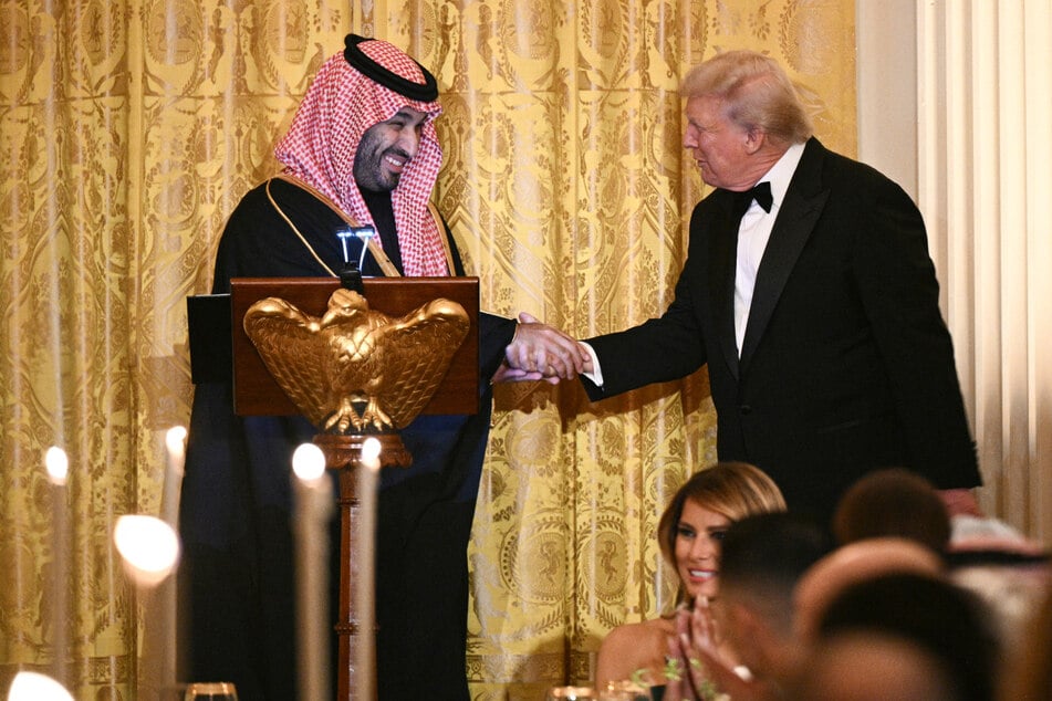 The widow of Jamal Khashoggi has voiced shock over President Donald Trump's (r.) embrace of Saudi Crown Prince Mohammed bin Salman (l.) at the White House.