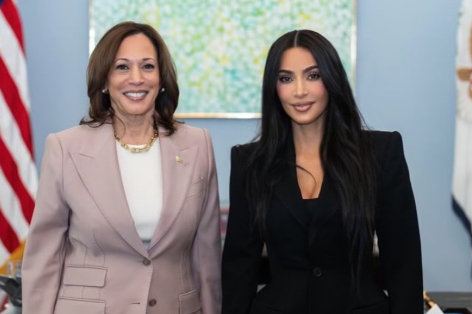 Kim Kardashian and Vice President Kamala Harris (l) posed together in the White House after discussing Kim's criminal justice reform.