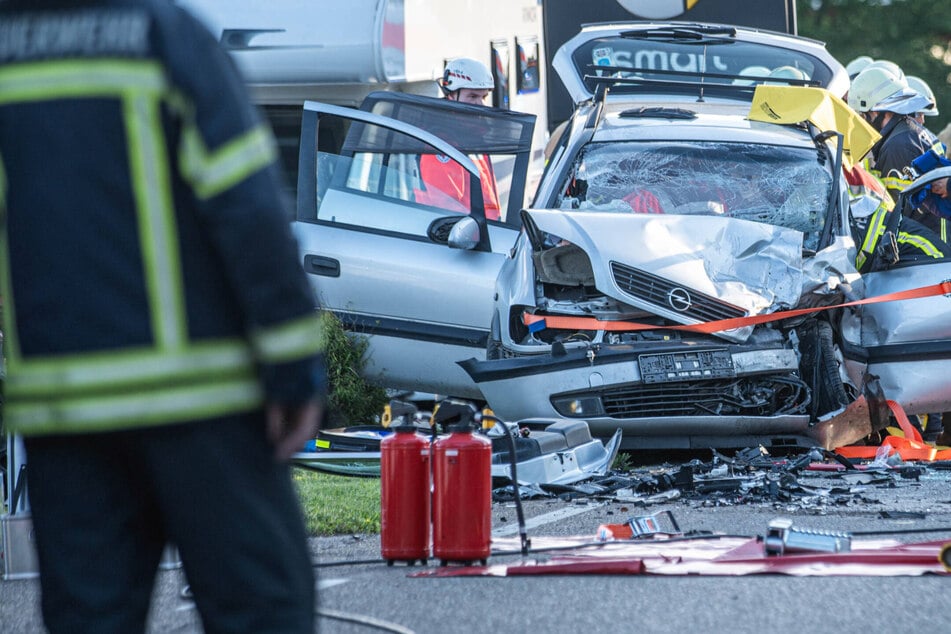 Vierköpfige Familie nach Unfall teils lebensgefährlich verletzt