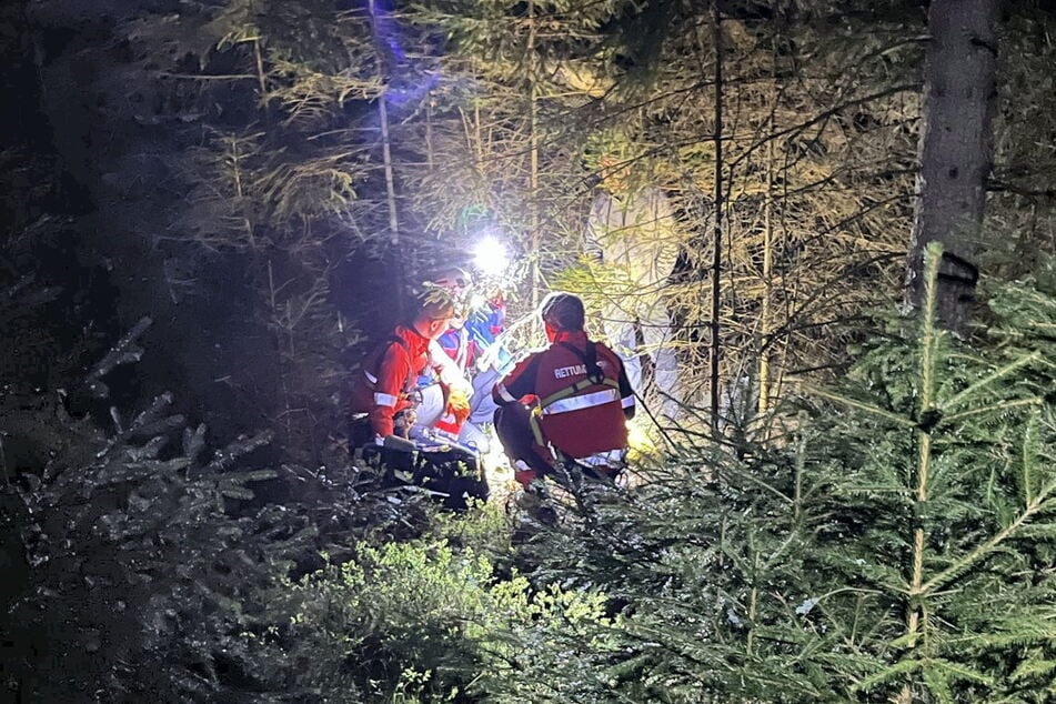 Aus dieser dunklen Schlucht holten die Bergretterinnen zwei verirrte Wanderer.