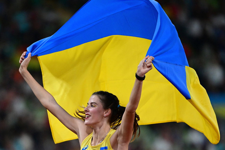 Die ukrainische Hochspringerin Jaroslawa Mahutschich freut sich über Gold bei den Europameisterschaften 2022 in München. Nun dürfen ihre Landleute nicht bei sportlichen Wettkämpfen teilnehmen, bei denen auch Russen an den Start gehen.