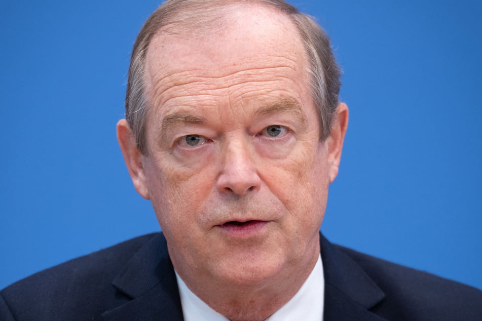 Der Kölner Mediziner Michael Hallek (66) gehört zu den weltweit führenden Krebsforschern.