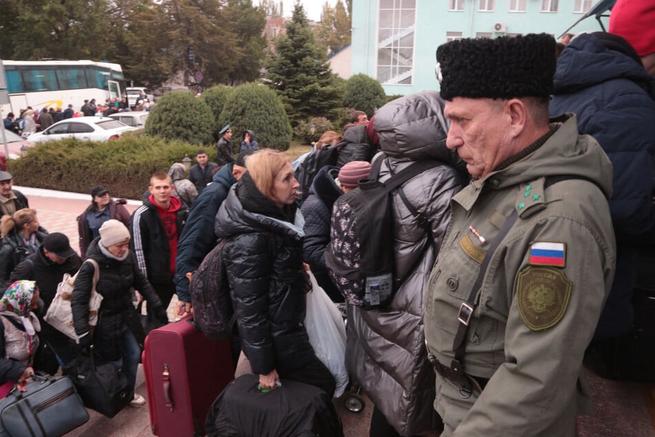 Ukraine-Krieg im Liveticker: Russland schickt Zehntausende Zivilisten aus besetzter Stadt Cherson