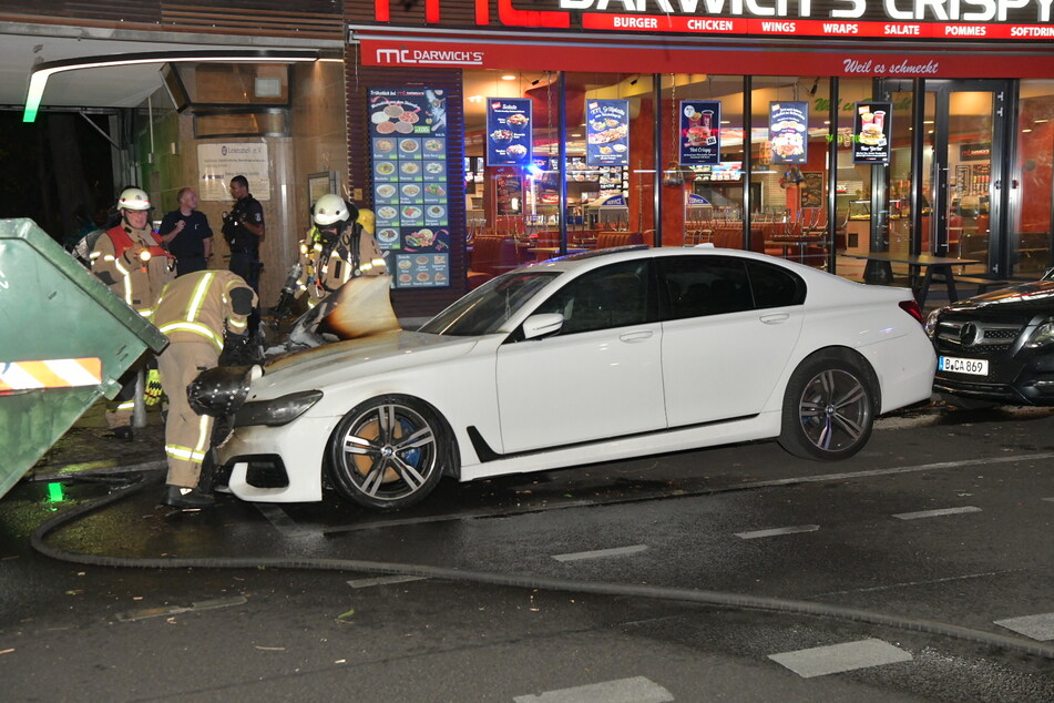 In Berlin-Moabit hat in der vergangenen Nacht dieser BMW gebrannt.