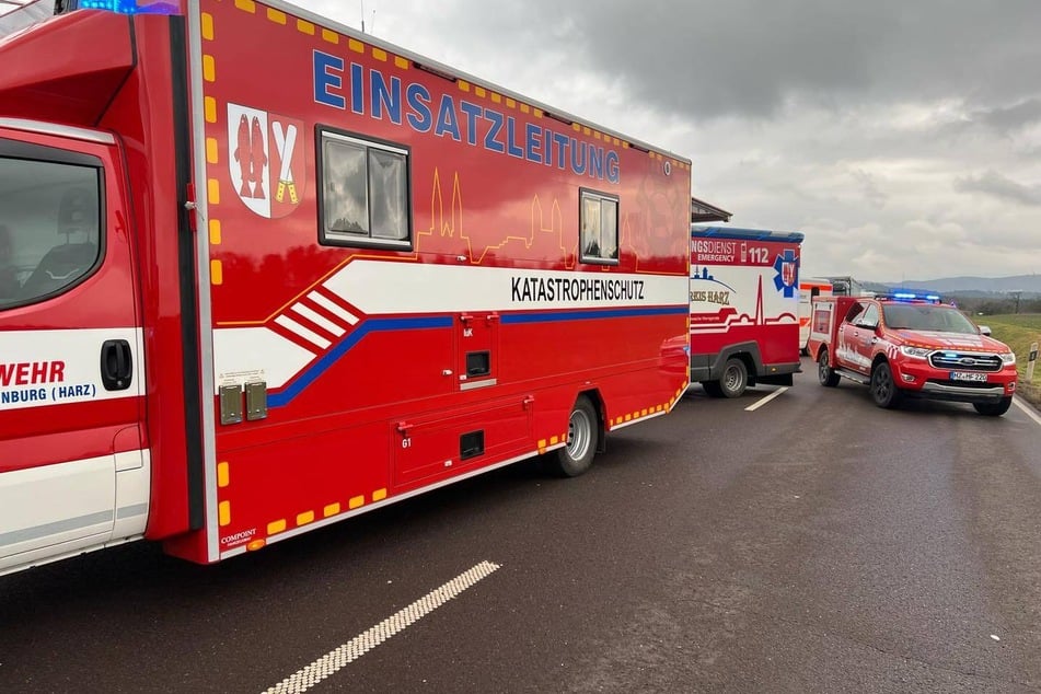 Die B81 musste für die Rettungsmaßnahmen gesperrt werden.