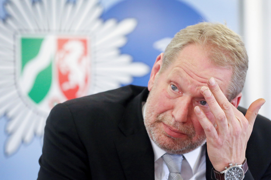 Der Essener Polizeipräsidenten Frank Richter behauptet, dass Hinweisen auf rechtsextremes Verhalten ausreichend nachgegangen worden wäre.