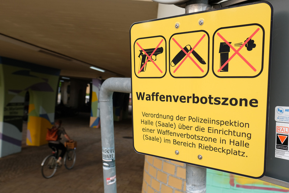 Die Waffenverbotszone in Halle wurde gerichtlich für unwirksam erklärt.