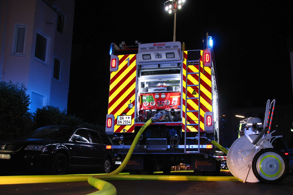 Feuerwehr birgt Toten nach Wohnungsbrand in Bonner Zentrum