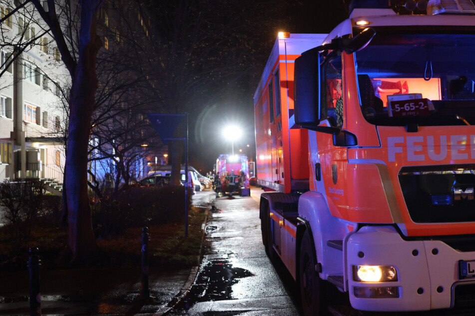 Leipzig: Feuerwehreinsatz im Leipziger Süden: 78-Jährige ins Krankenhaus gebracht