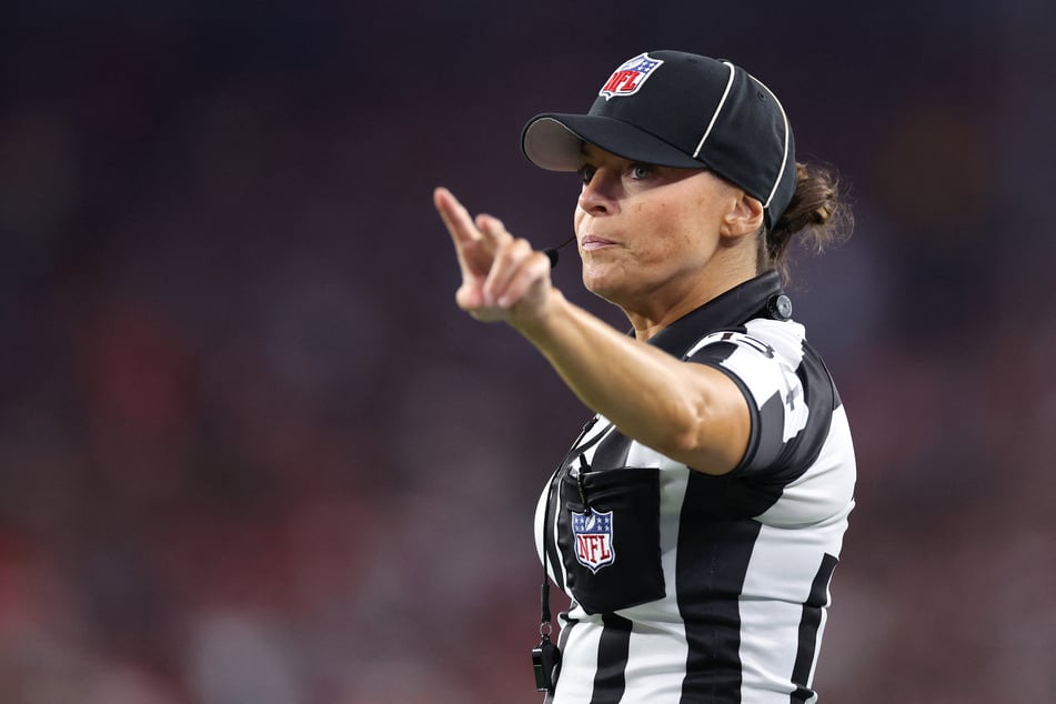 2022 wurde Robin DeLorenzo (58) zunächst als Down Judge die dritte Profi-Schiedsrichterin in der NFL.