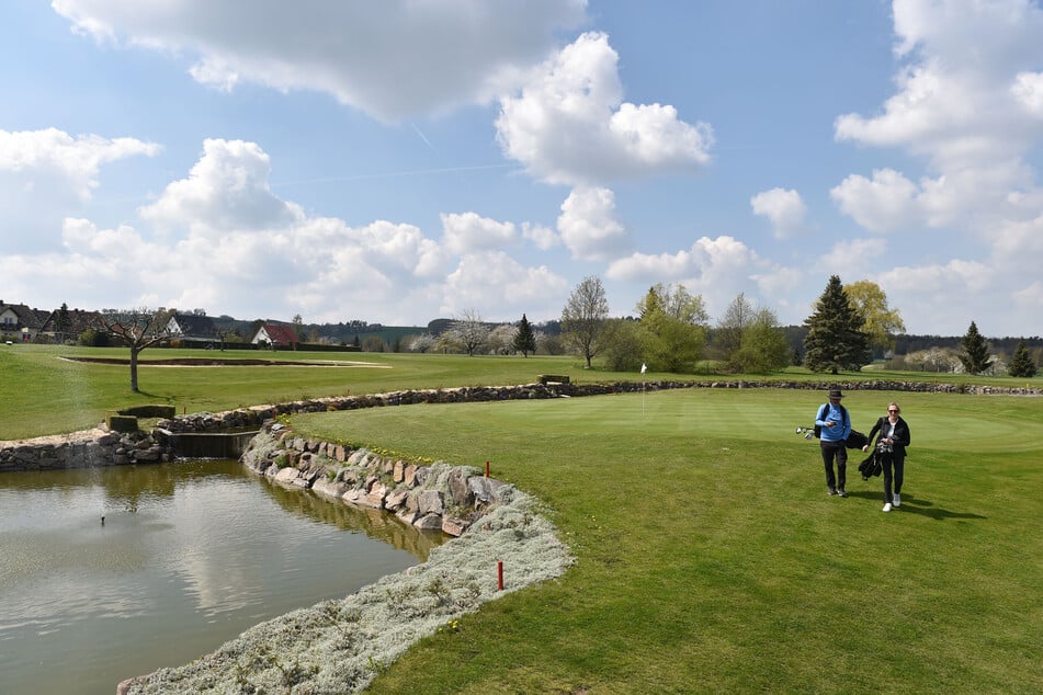 Auf dem Possendorfer Golfplatz klauten Einbrecher den Rasen.