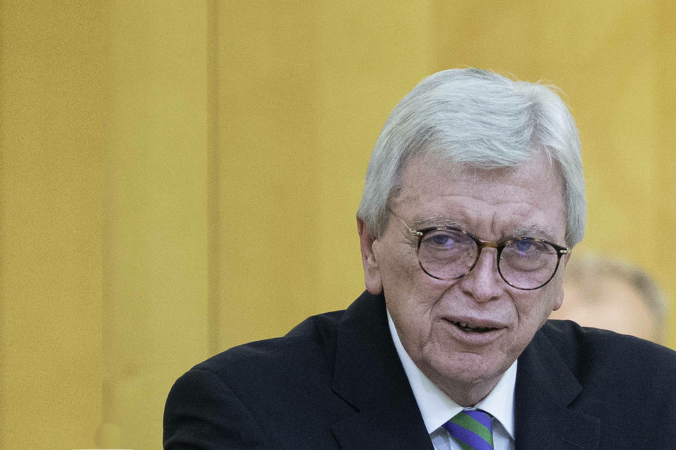 Der scheidende hessische Ministerpräsident Volker Bouffier (70, CDU) möchte erst nach seinem großen Abschied konkret entscheiden, welchen Themen er sich in Zukunft widmet.