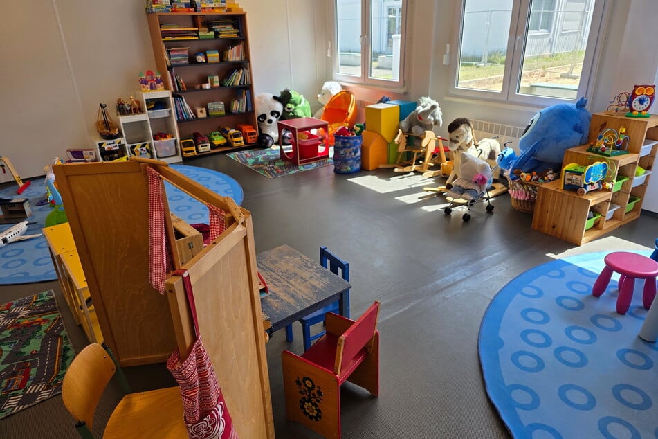 Spielzimmer: Teppiche, Spielsachen, Plüschtiere - vielleicht der wohnlichste Raum des SMZ Dresden.