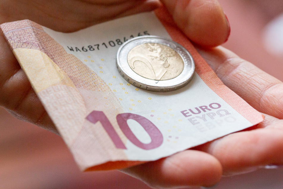 Der Mindestlohn soll im Herbst auf 12 Euro die Stunde angehoben werden. (Symbolbild)