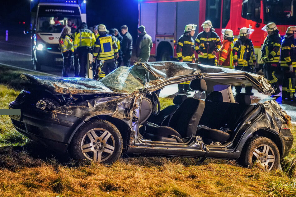 Der VW wurde beim Unfall vollständig zerstört.