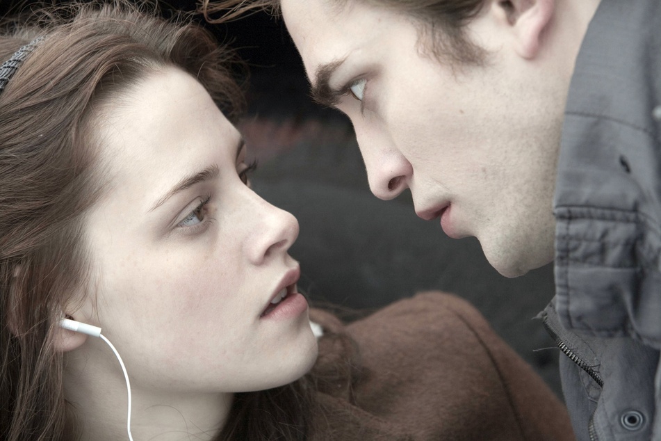 Auch wenn es höchstwahrscheinlich keinen neuen Twilight-Film mit Jenna Ortega und Jacob Elordi als Bella und Edward geben wird: Die Serien-Adaption wird kommen.