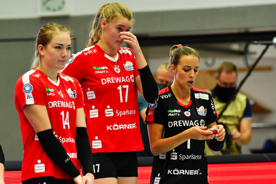 Von links: Die DSC-Schmetterlinge Jenna Gray, Camilla Weitzel und Lenka Dürr schauten nach der Niederlage bedröppelt drein.