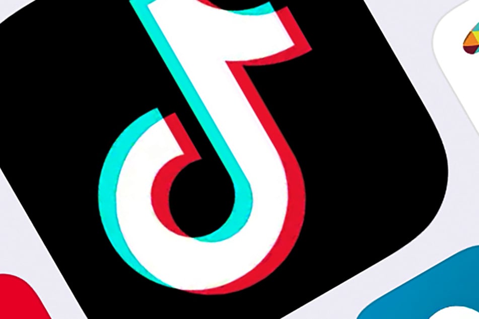 Das Logo der internationalen Videoplattform TikTok des chinesischen Unternehmens ByteDance ist auf einem Smartphone zu sehen.