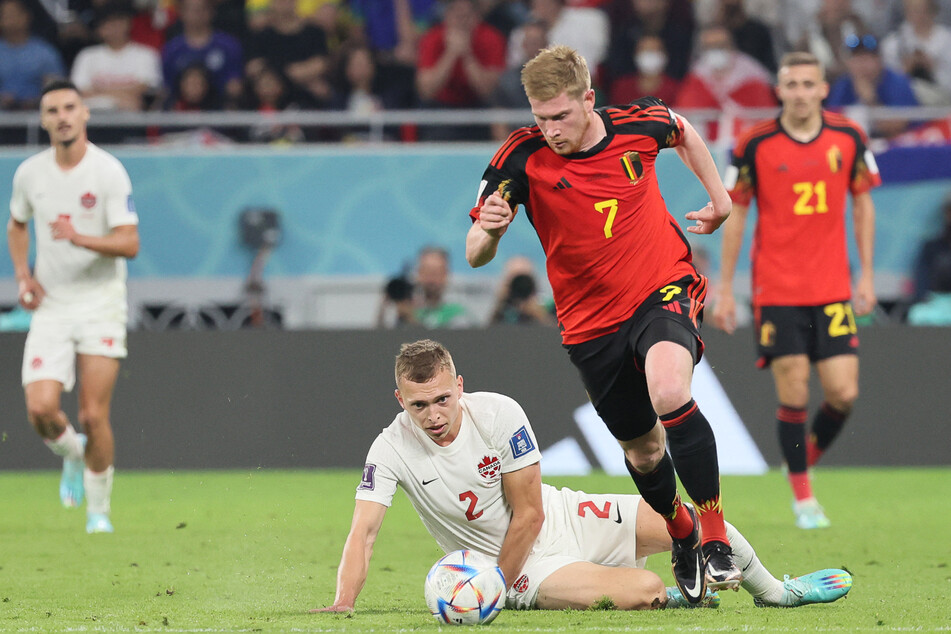 Kevin De Bruyne (31, Manchester City) schlug den kanadischen Verteidiger Alistair Johnston. Am Ende stand es 1:0 für die Belgier, De Bruyne traf "Mann des Spiels".