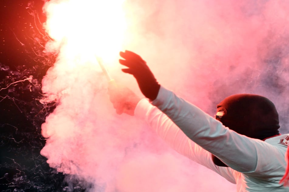 Pyrotechnik der Fans? Den 1. FC Köln kostet das viel Geld.