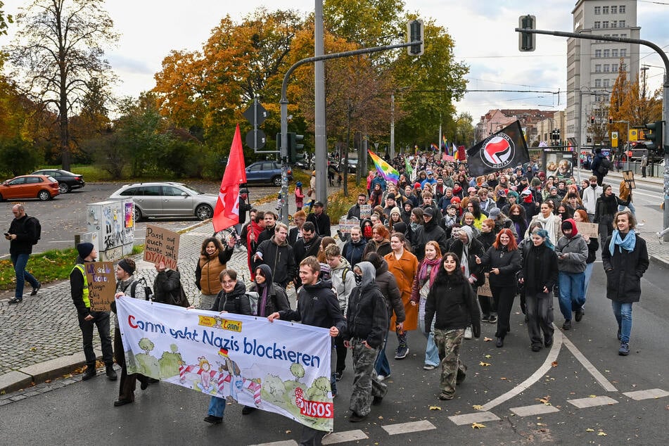 Über 250 Demonstranten zogen am Freitag durch Dresden.