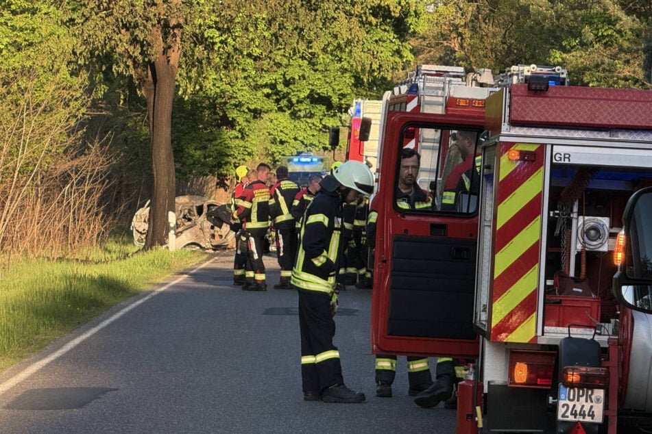 Der Unfall hatte sich bereits am Abend ereignet, aber die Bergungsmaßnahmen haben bis in die Nacht angedauert.