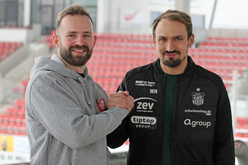 FSV-Sportdirektor Toni Wachsmuth (36, rechts) freut sich über Neuzugang Jan-Marc Schneider (28).