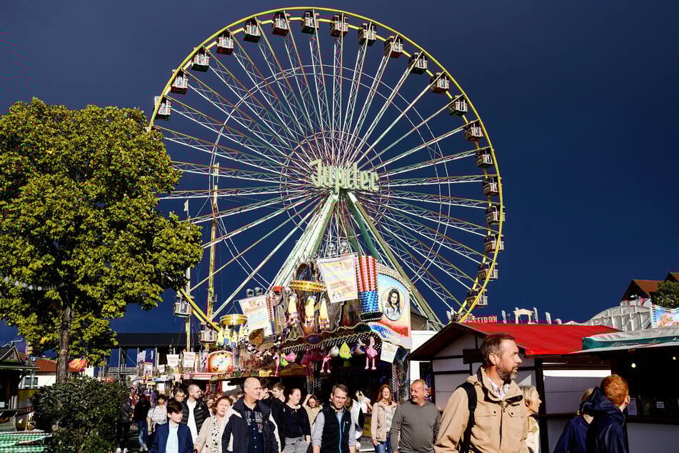 Der Dürkheimer Wurstmarkt gilt als das größte Weinfest der Welt. (Archivbild)