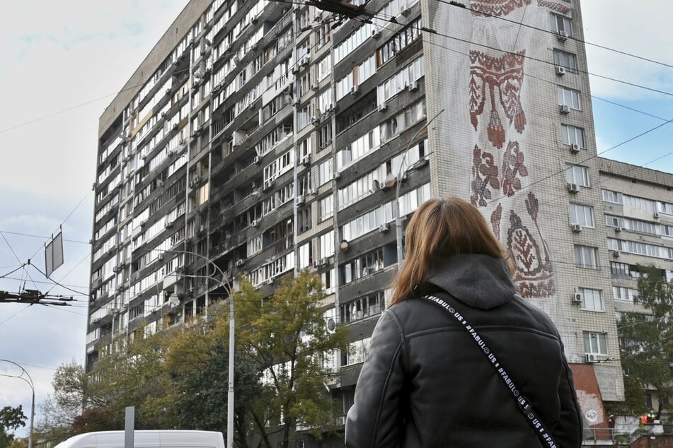 Auch die ukrainische Hauptstadt Kiew wurde in der vergangenen Woche von russischen Drohnenangriffen heimgesucht, Gebäude stark beschädigt.