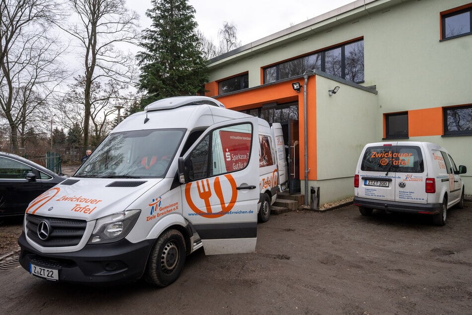 Ein Transport der Zwickauer Tafel. Die Fahrzeuge werden genutzt, um gespendete Lebensmittel abzuholen und zu verteilen.