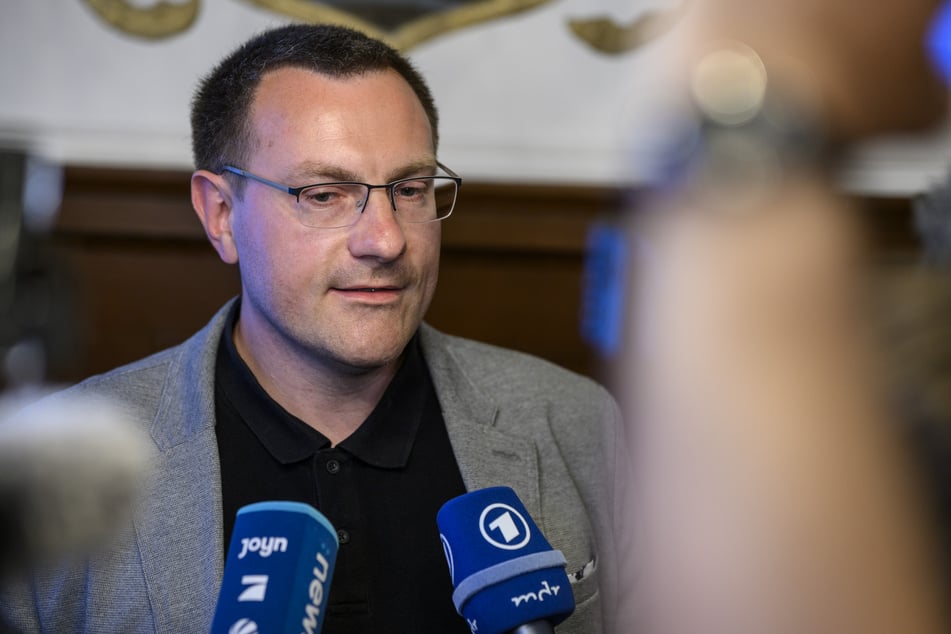 "Freien Sachsen"-Kandidat Stefan Hartung (36) verlor die Wahl - seine Partei hat Einspruch gegen das Ergebnis eingelegt.