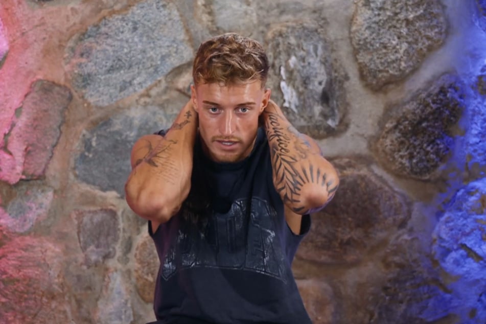 Der arme Laurenz Pesch (24) weiß gar nicht, wie ihm geschieht.