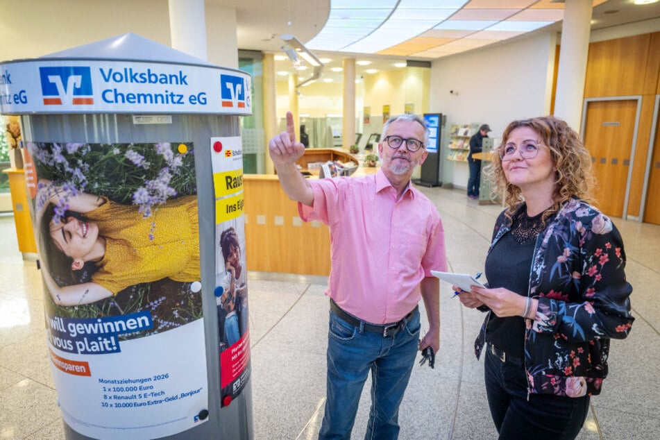 Lutz Männel (l.) und Vanessa Wegner tauschen sich über die geplanten Baumaßnahmen aus.