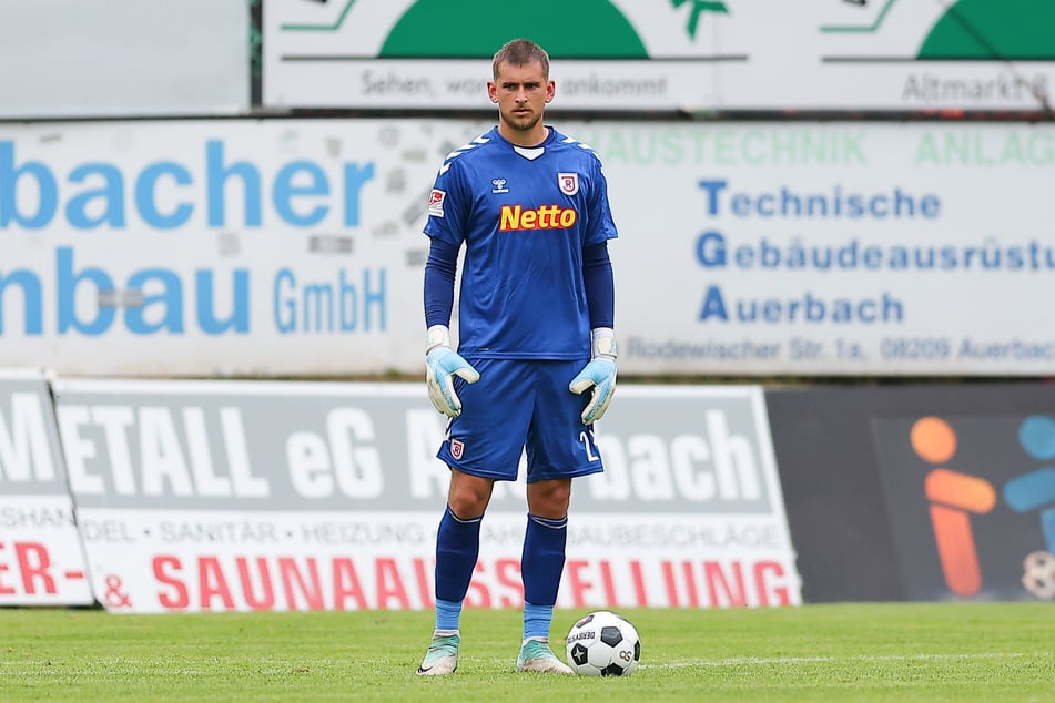 Mit Regensburg stieg Pollersbeck erst aus der 2. Liga ab und musste sich dann als Nummer zwei hinten anstellen. (Archivfoto)