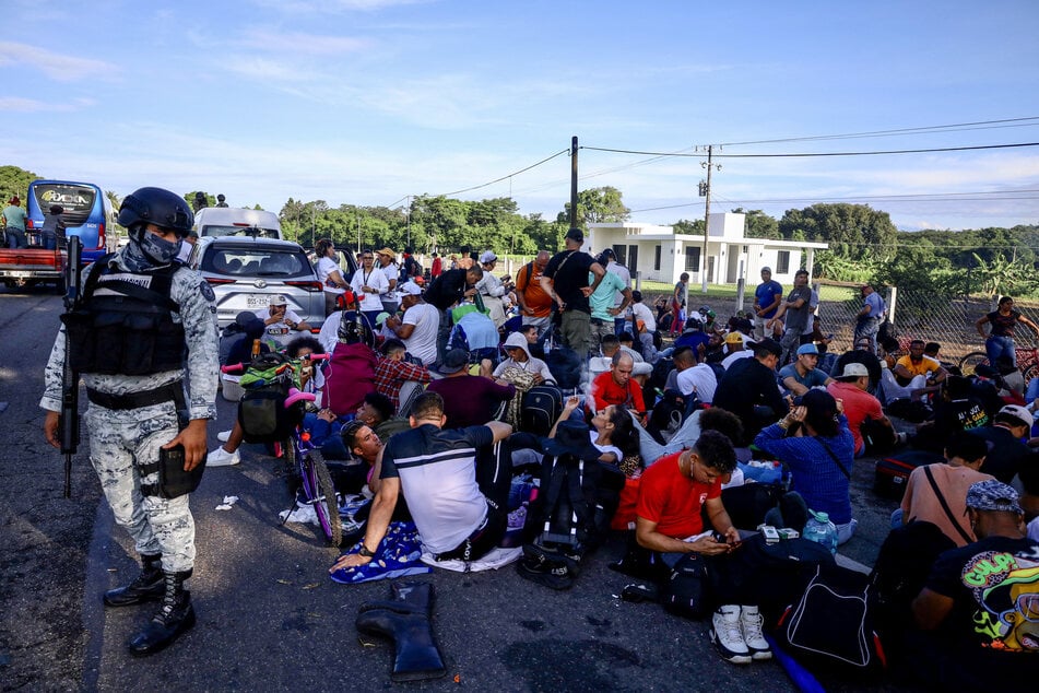 At least 500 migrants have begun a march across southern Mexico to protest restrictions brought in under pressure from the Trump administration.