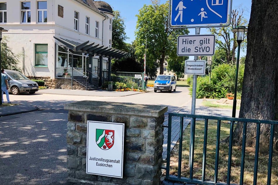Ließen sich JVA-Beamte von Häftlingen bestechen? Über 200 Einsatzkräfte durchsuchen Wohnungen im Großraum Bonn