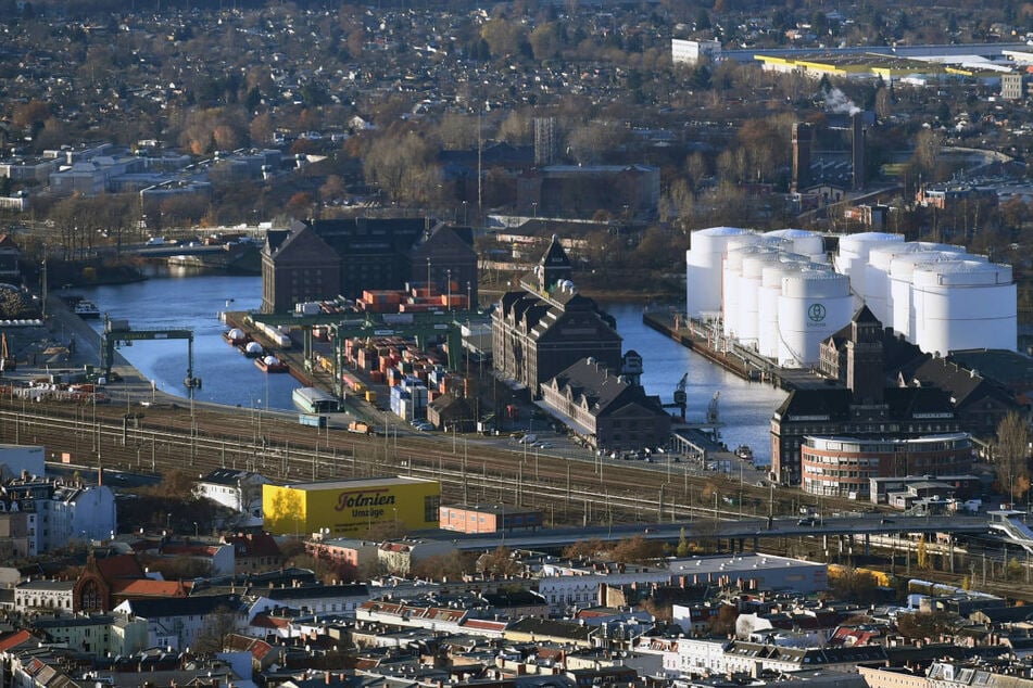 Der Berliner Ortsteil Moabit ist durch die vielen Kanäle am Westhafen bei Starkregen von Überflutungen bedroht. (Archivfoto)