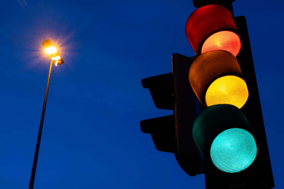 Mithilfe der Millionenförderung sollen 35 Kölner Ampeln auf den neuesten Stand der Technik gebracht werden. (Symbolbild)