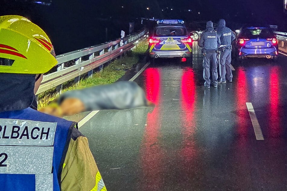 Bei zwei Unfällen innerhalb von rund 500 Metern sind am Sonntagabend drei Pferde verstorben und zwei Personen teils schwer verletzt worden.