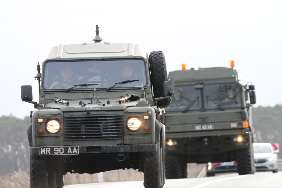 Ab Freitag fahren britische Militär-Konvois durch die Bundesrepublik. Auf dem Weg nach Tschechien passieren die Fahrzeuge auch Sachsen.